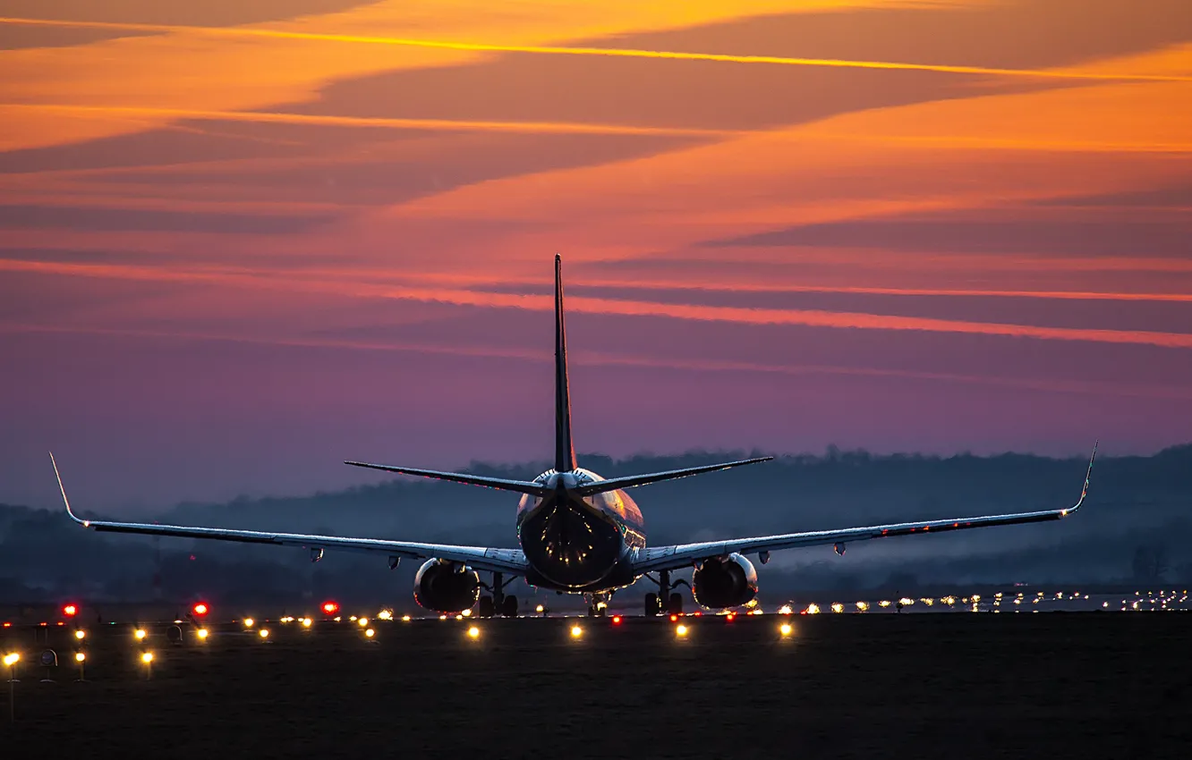Фото обои огни, рассвет, аэропорт, самолёт, Airbus