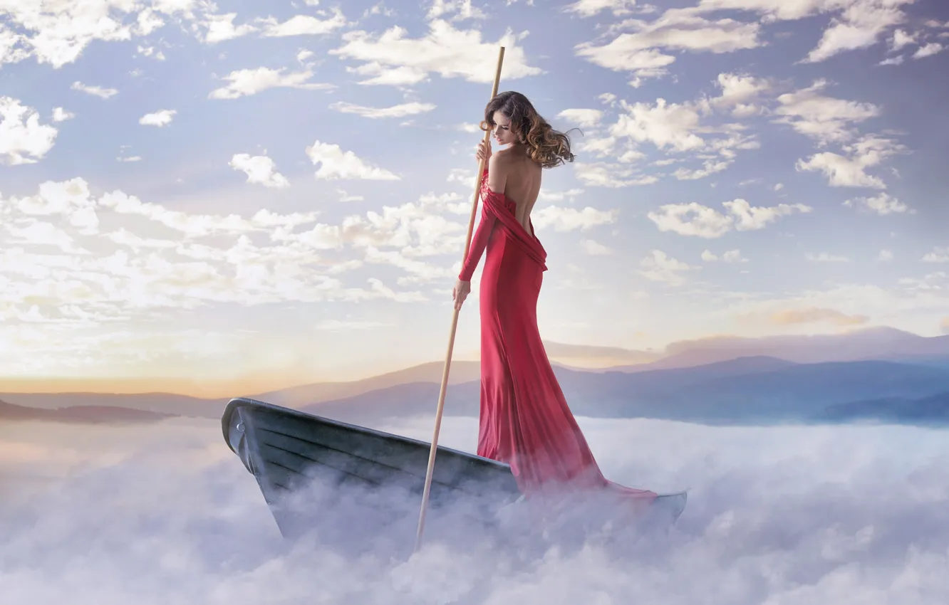Фото обои девушка, облака, туман, берег, лодка, платье, стоит, в красном