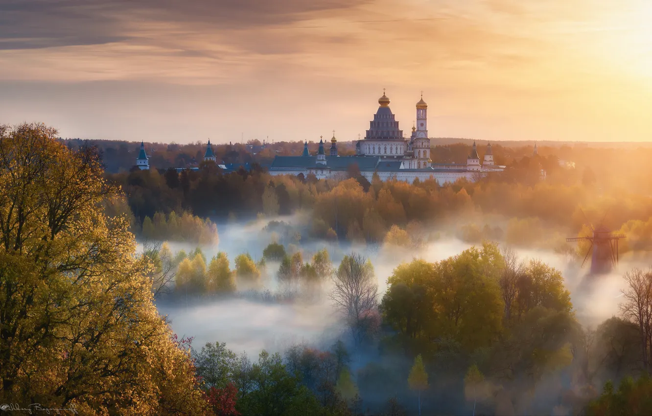 Фото обои осень, пейзаж, природа, туман, рассвет, растительность, утро, монастырь