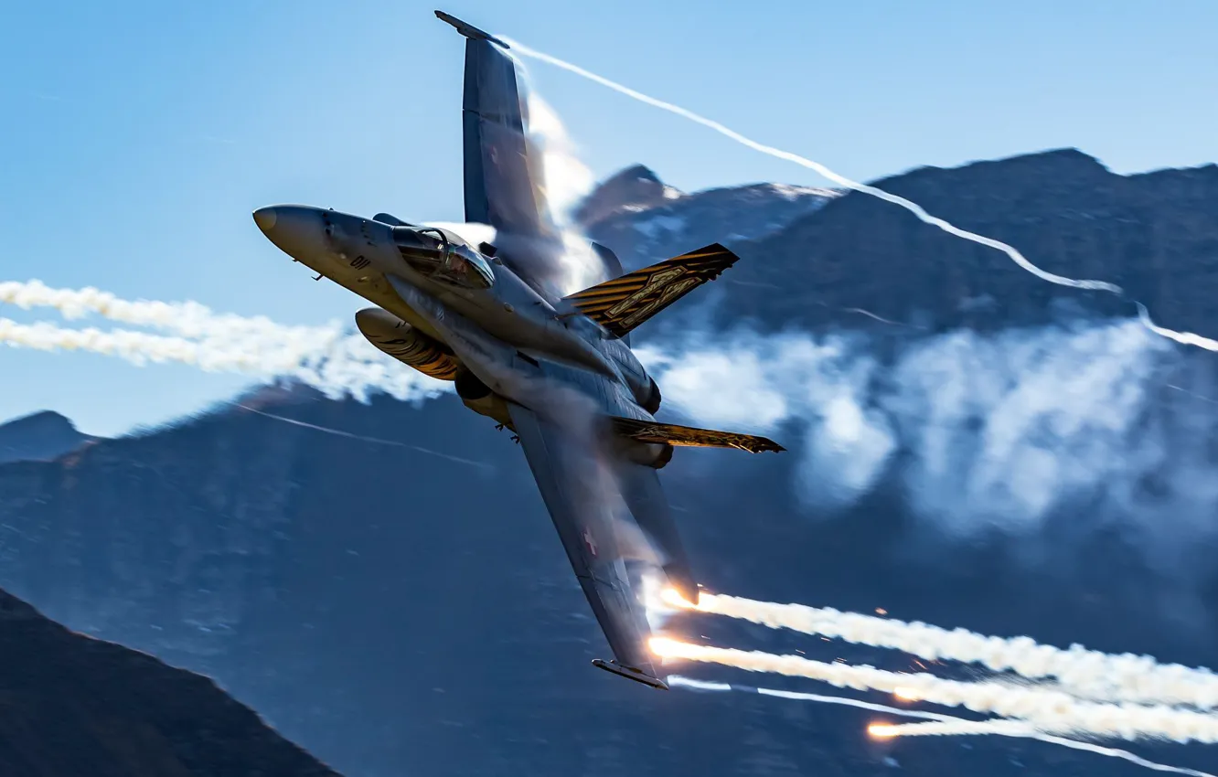 Фото обои Горы, Истребитель, ЛТЦ, ВВС Швейцарии, Эффект Прандтля — Глоерта, F/A-18 Hornet