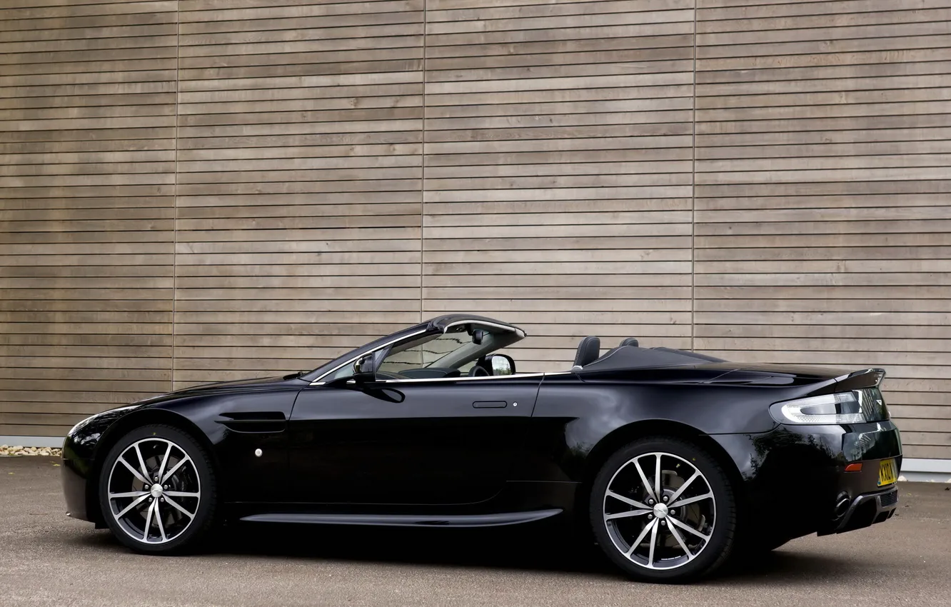 Фото обои чёрный, Aston Martin, вид, Roadster, астон мартин, V8 Vantage, black, сбоку