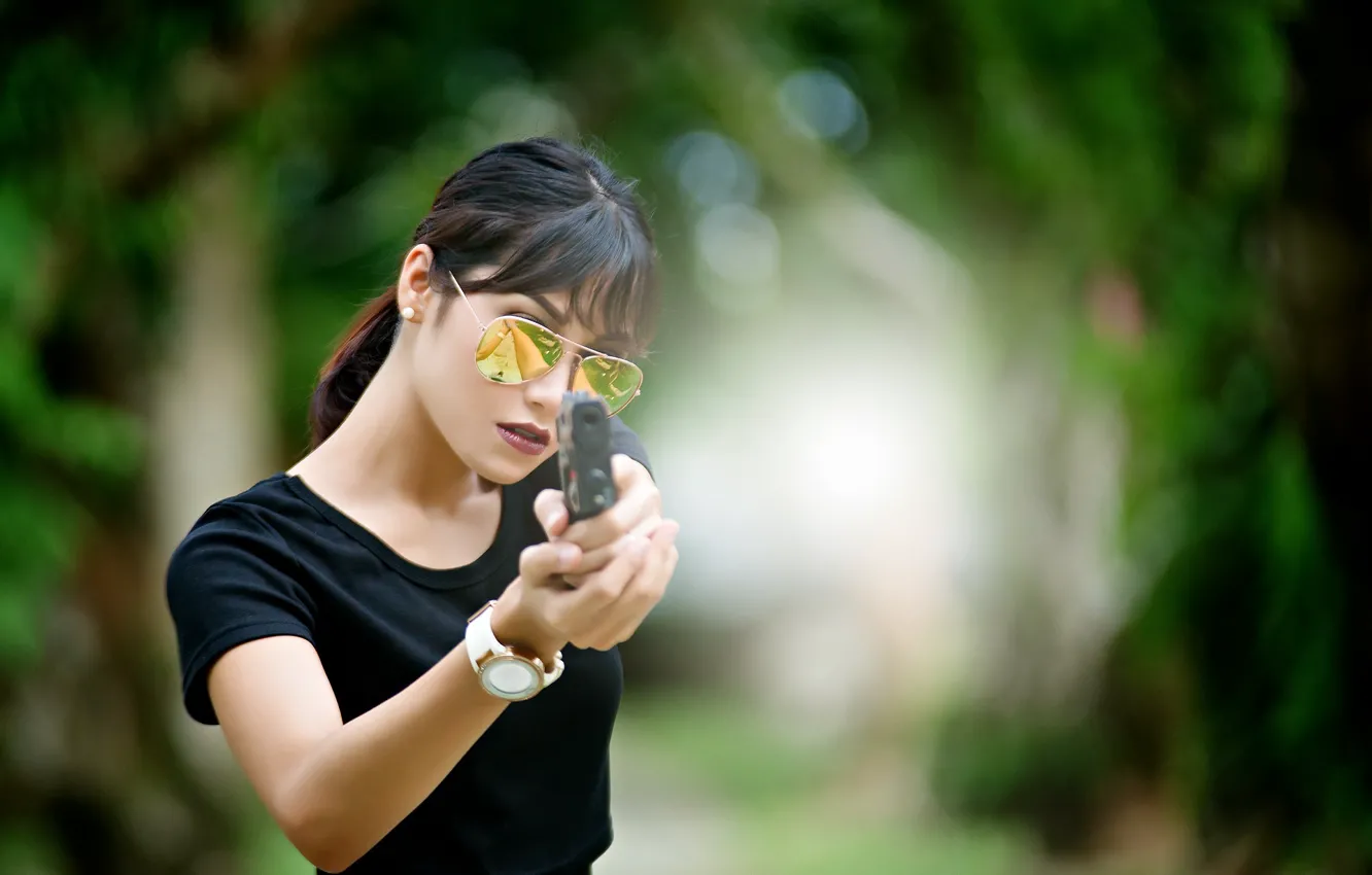 Фото обои девушка, пистолет, оружие