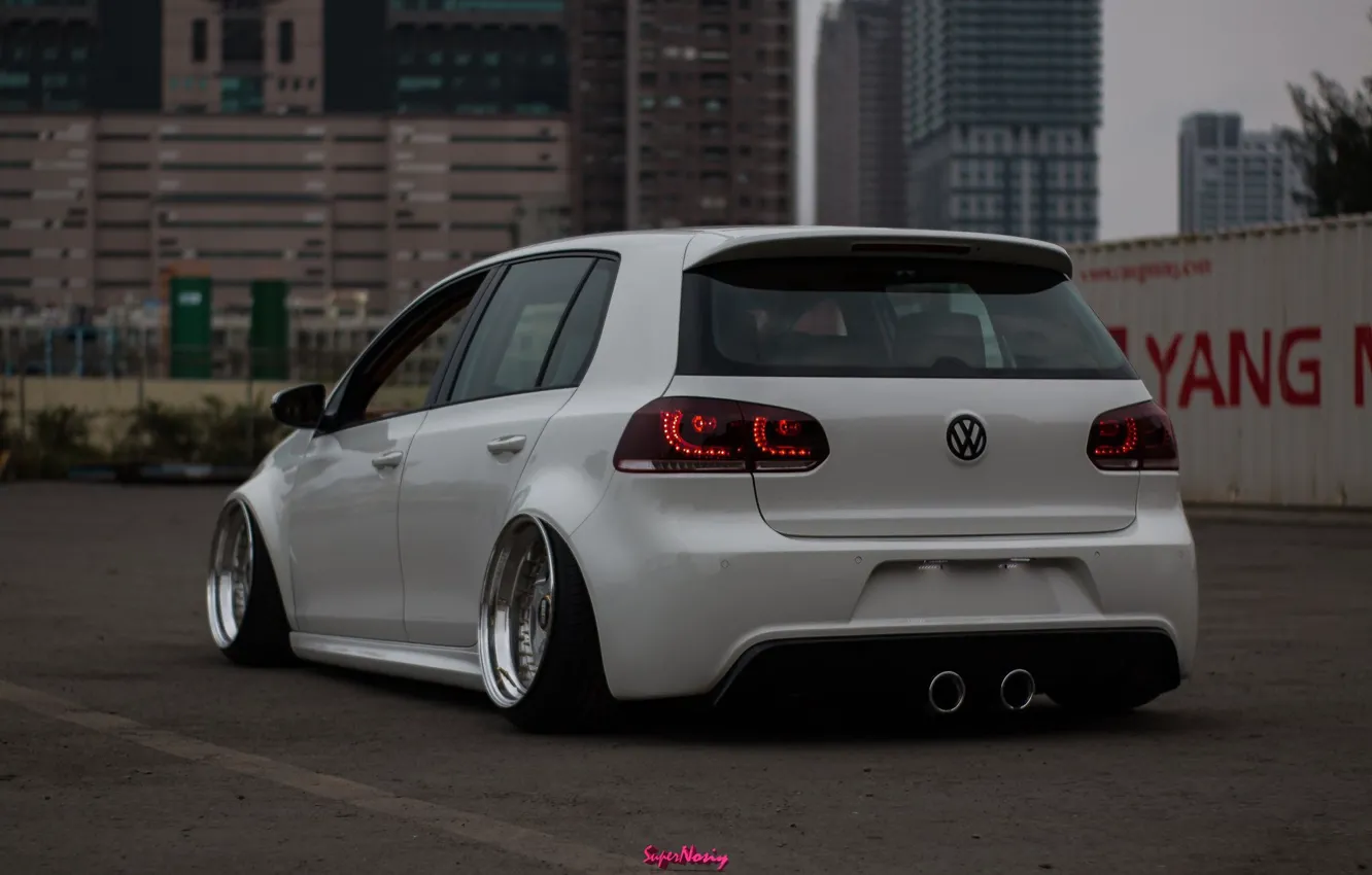 Фото обои volkswagen, white, tuning, bbs, low, stance, dropped, vag