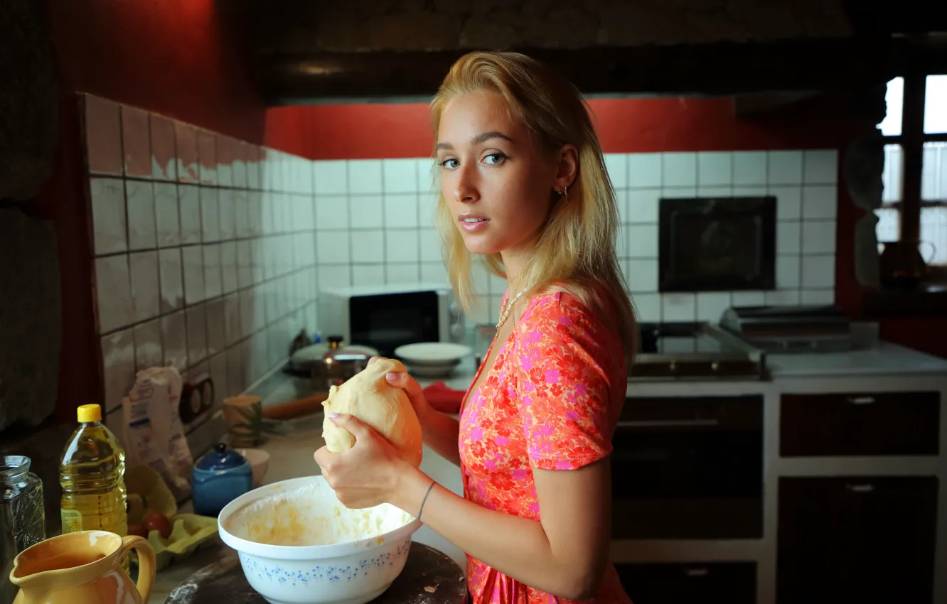 Фото обои long hair, model, gorgeous, photoshoot, posing, kitchen, beautiful face, dough