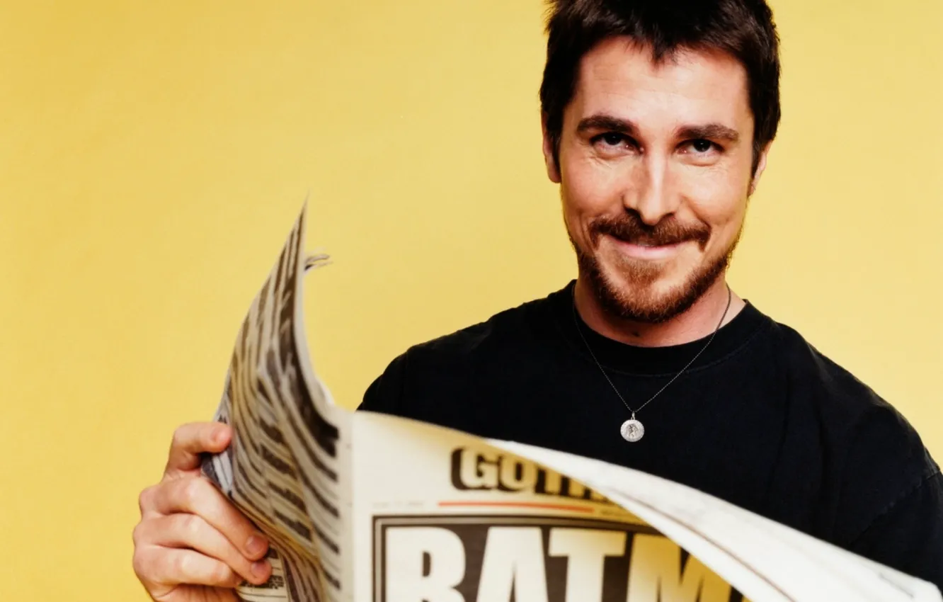 Фото обои batman, газета, актер, actors, christian bale, yellow background, newspapers
