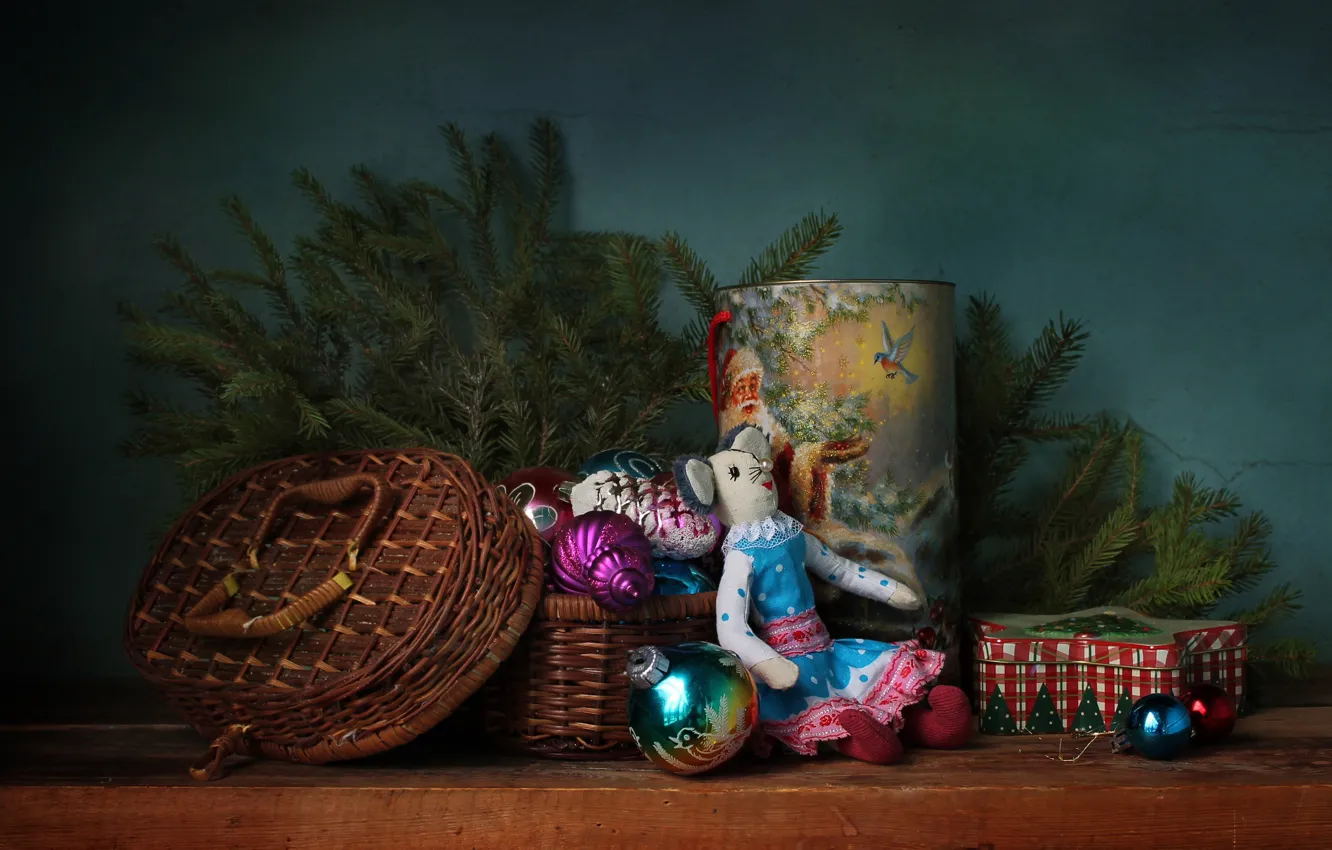 Фото обои украшения, игрушки, елка, новый год, рождество, кукла, мышь, подарки