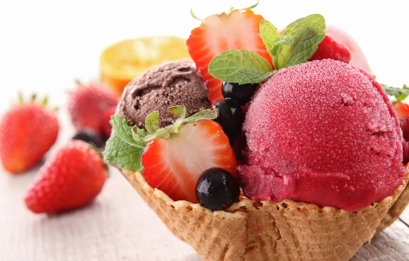 Фото обои sweet, strawberry, dessert, berries, ice cream