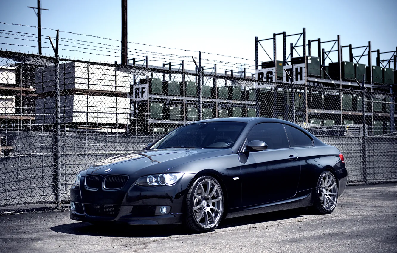 Фото обои чёрный, забор, бмв, BMW, black, Coupe, 335i, E92