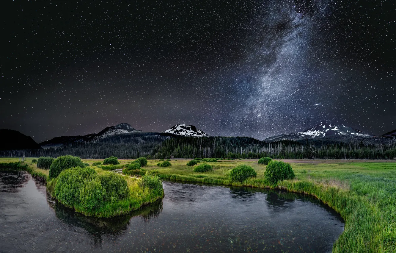 Фото обои небо, звезды, горы, ночь, река, млечный путь