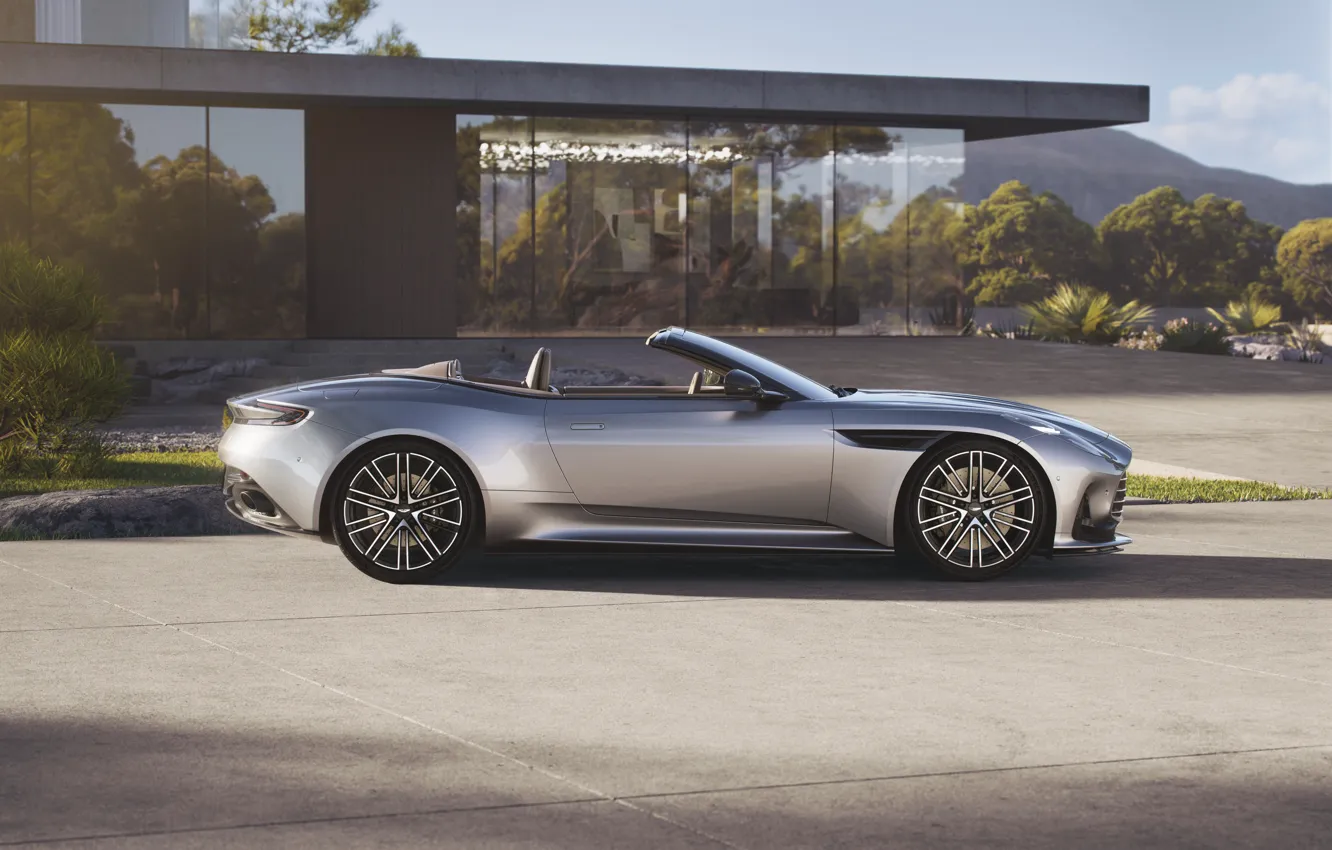 Фото обои Aston Martin, side view, 2023, DB12, Aston Martin DB12 Volante