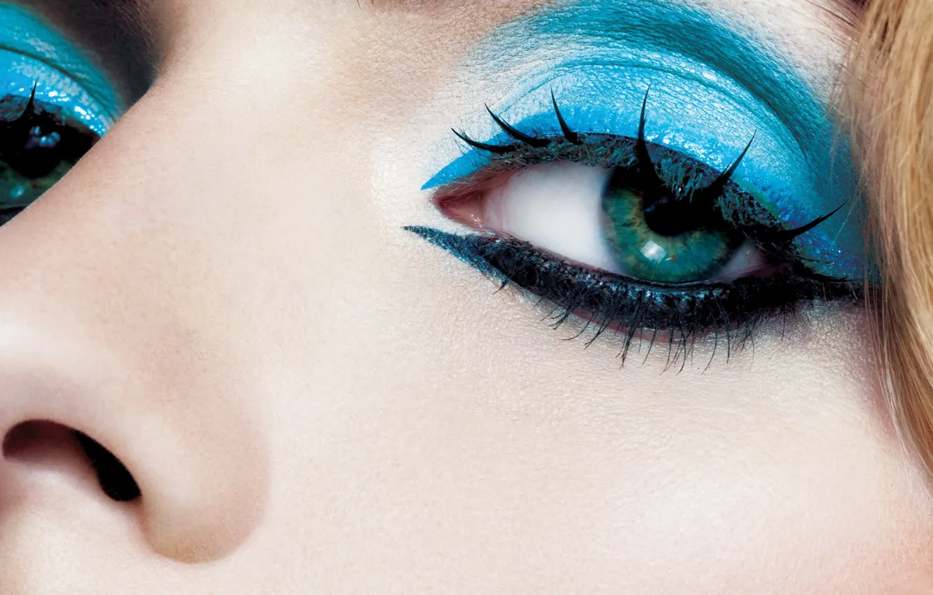 Фото обои black, blue, make-up for eyes, strong colors
