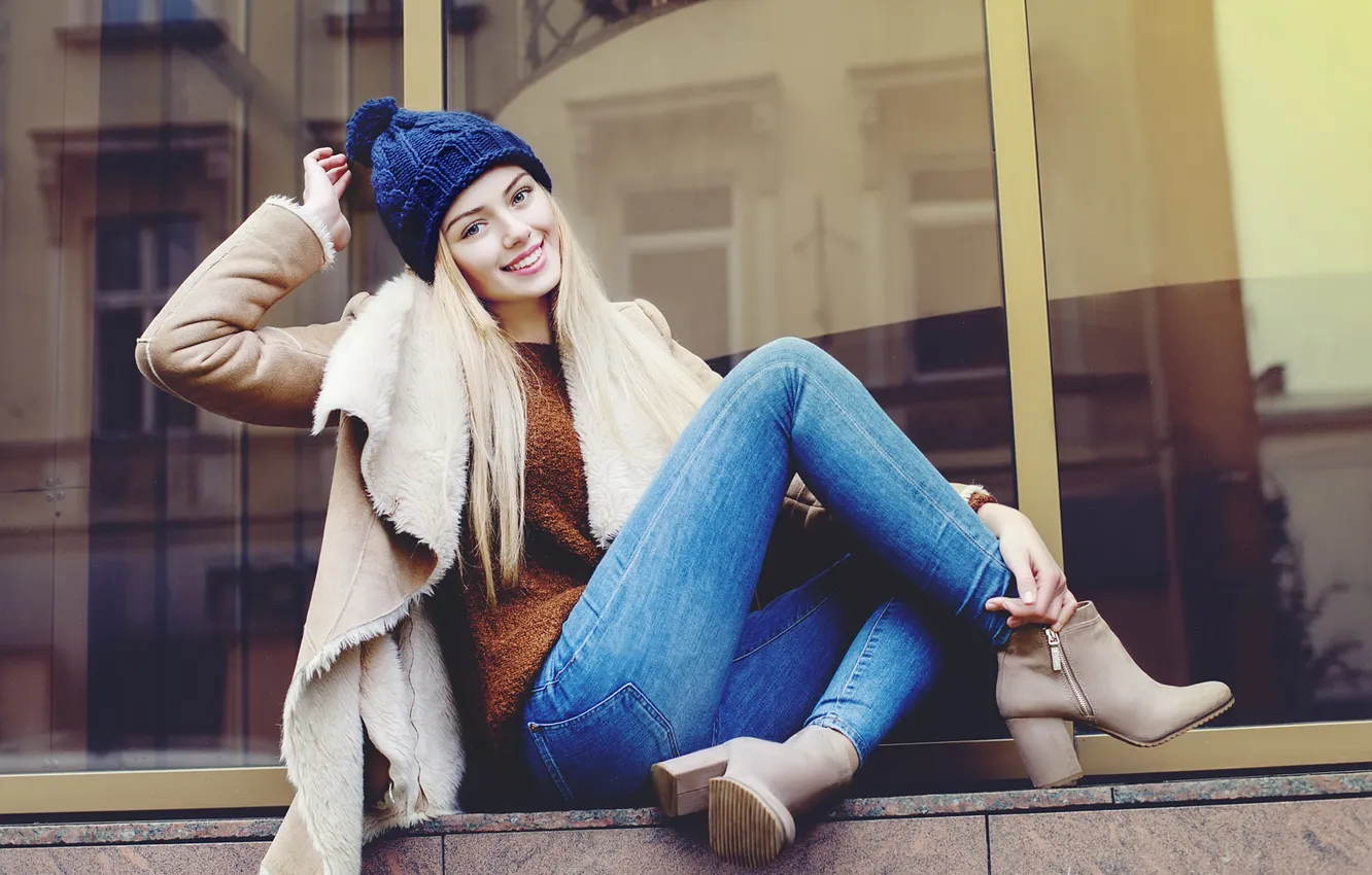 Фото обои girl, beautiful, jeans, coat, blonde, cute