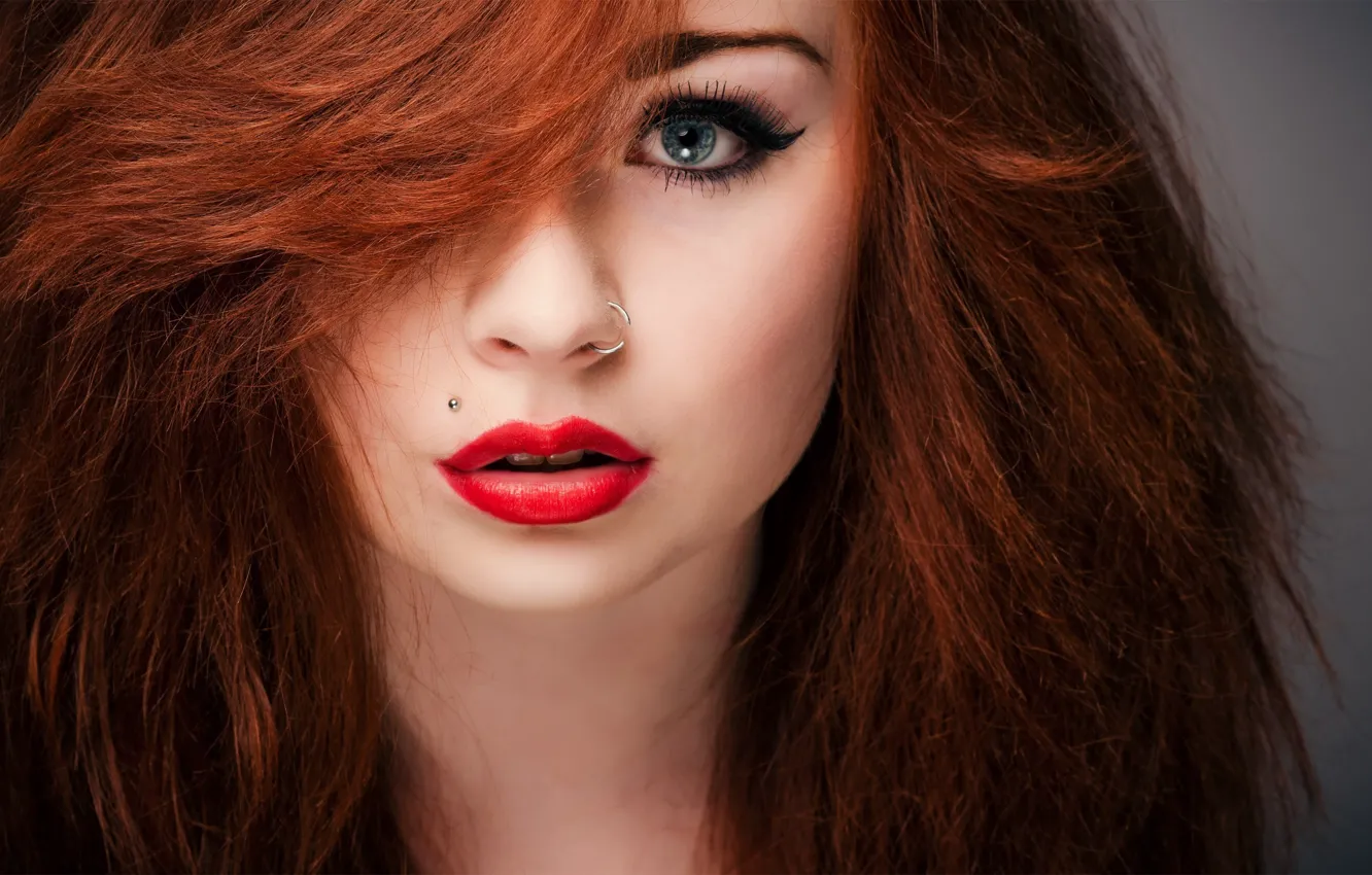 Фото обои девушка, глаз, пирсинг, рыжая, красные губы