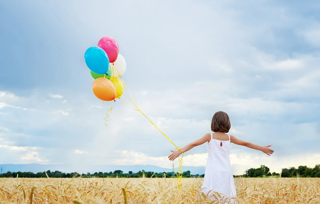 Фото обои поле, настроение, шары, девочка