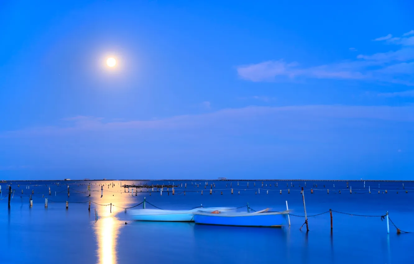 Фото обои море, небо, лодки, Луна