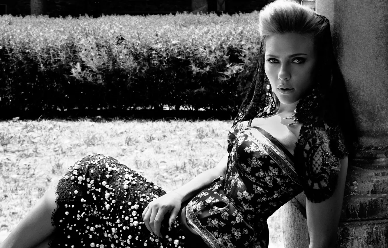 Фото обои девушка, платье, актриса, Scarlett Johansson, блондинка, черно-белое, Скарлетт Йоханссон