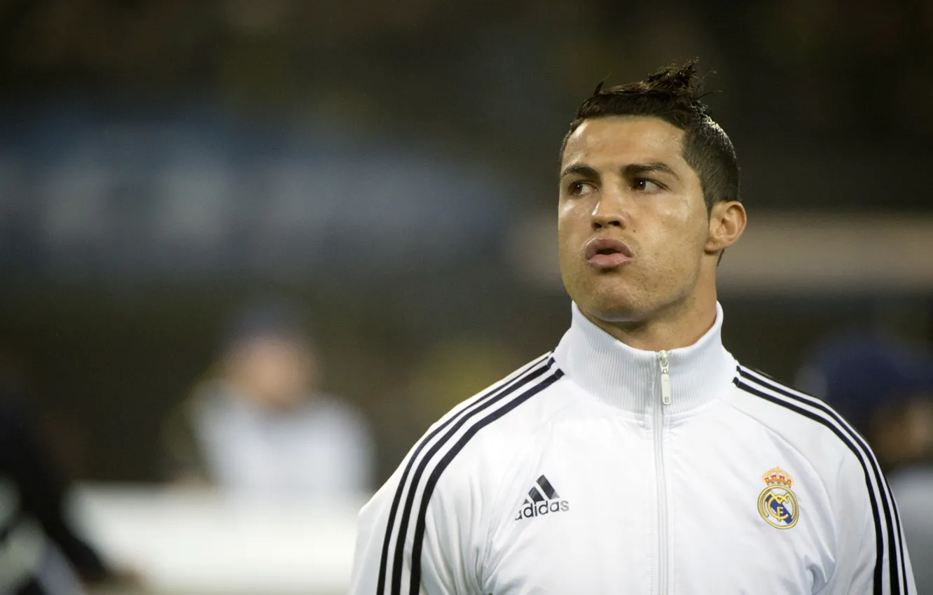 Фото обои футбол, форма, Cristiano Ronaldo, футболист, football, Роналду, игрок, Реал Мадрид