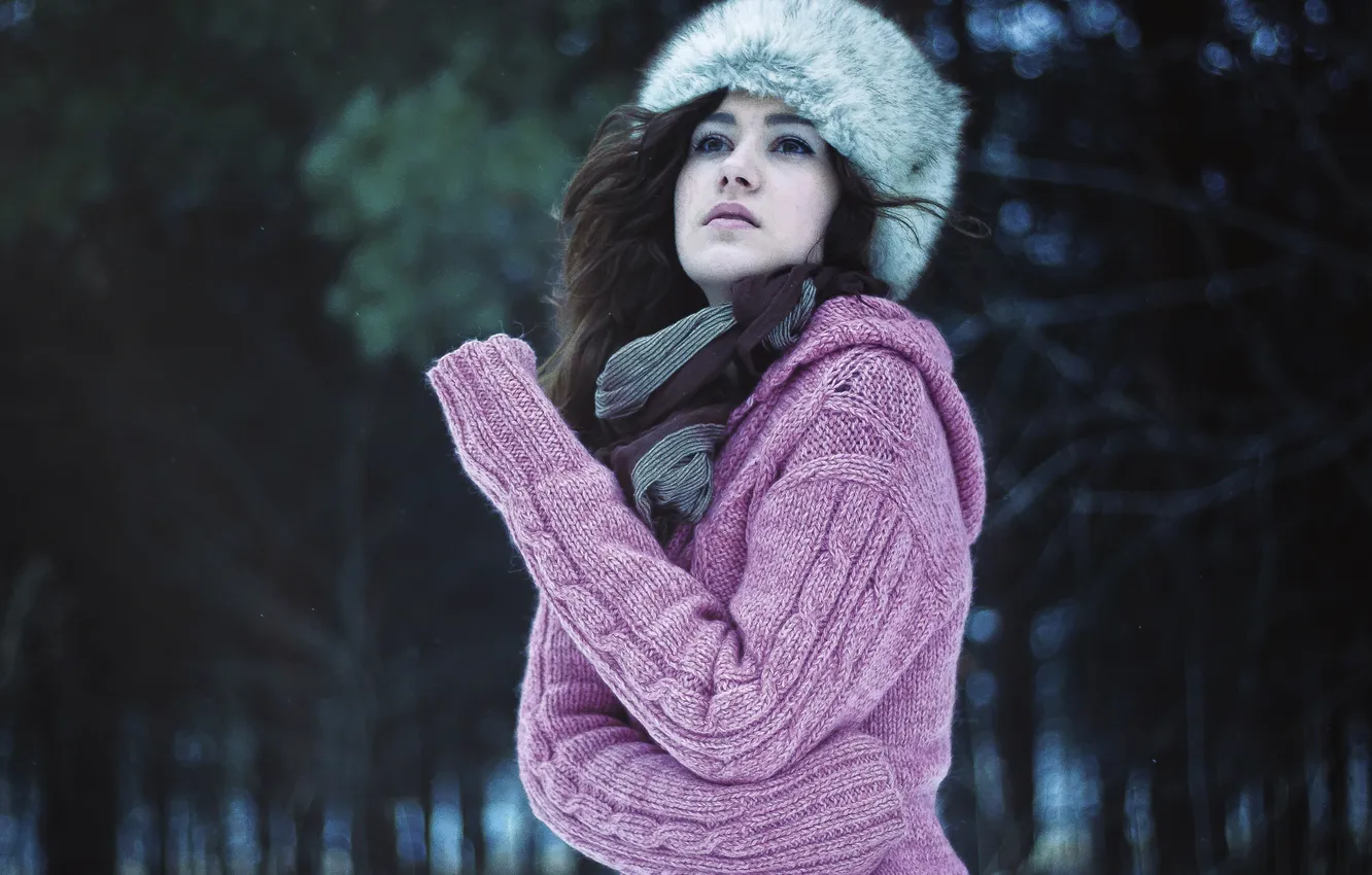 Фото обои холод, зима, девушка, лицо, настроение, розовый, шапка, волосы