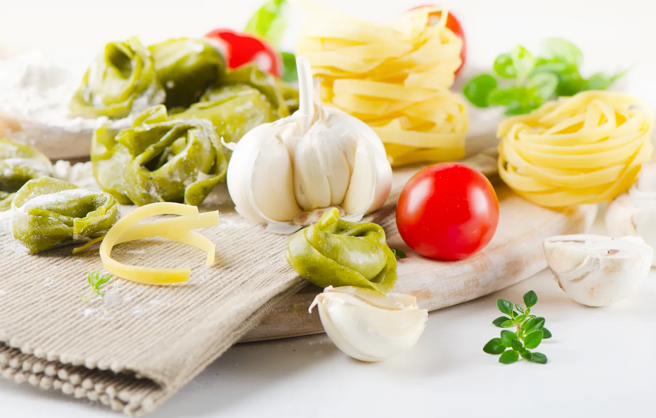 Фото обои зелень, спагетти, салфетка, чеснок, тортеллини