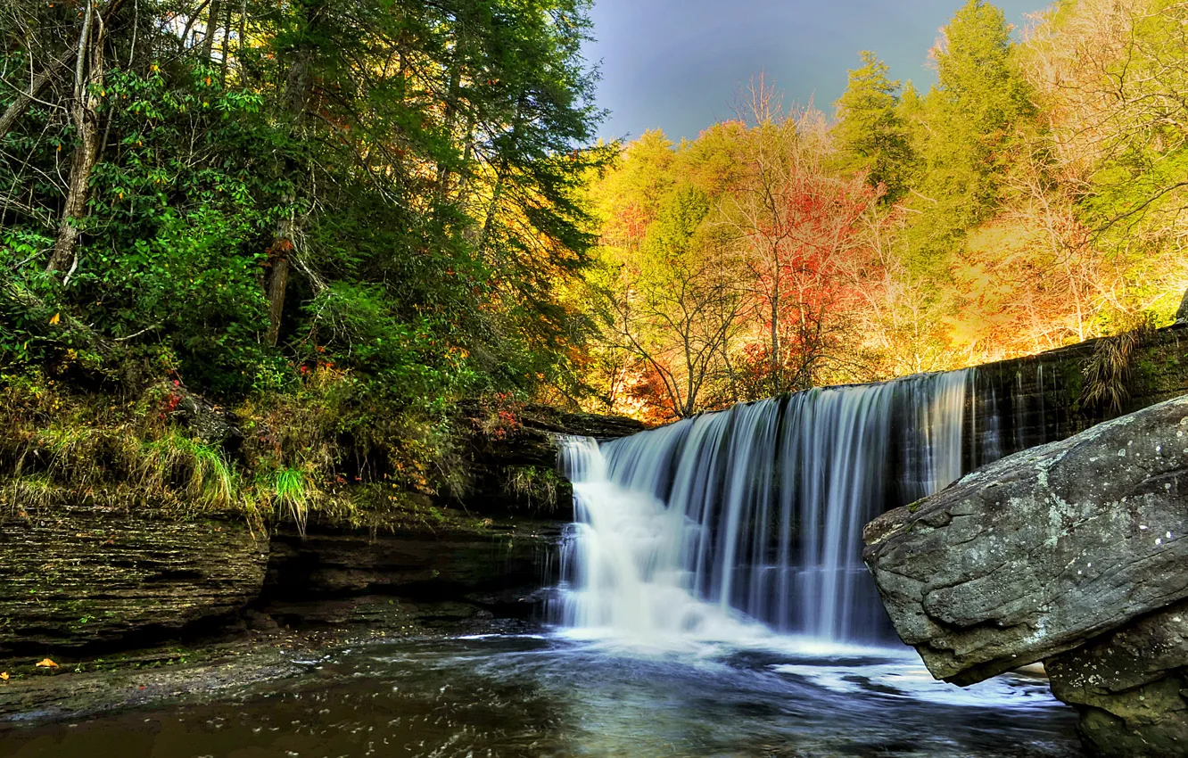 Фото обои осень, лес, небо, река, камни, скалы, водопад