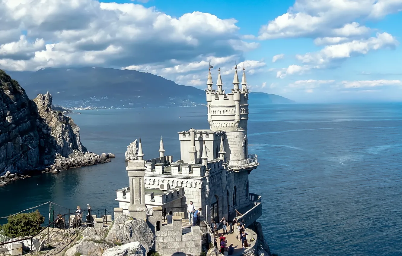 Фото обои Природа, Море, Город, Скала, Замок, Люди, Тучи, Россия