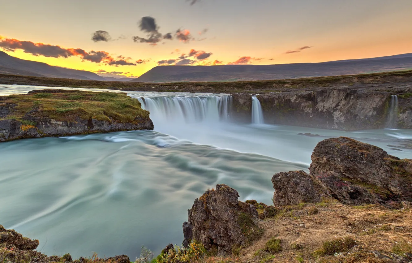 Фото обои небо, облака, закат, река, скалы, водопад, Исландия