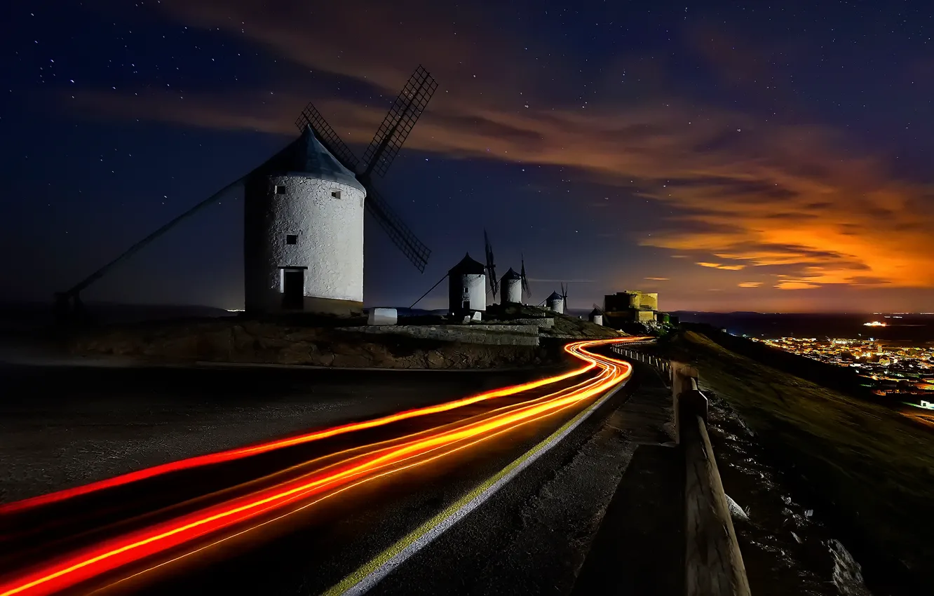 Фото обои дорога, небо, звезды, свет, ночь, выдержка, Испания, ветряные мельницы