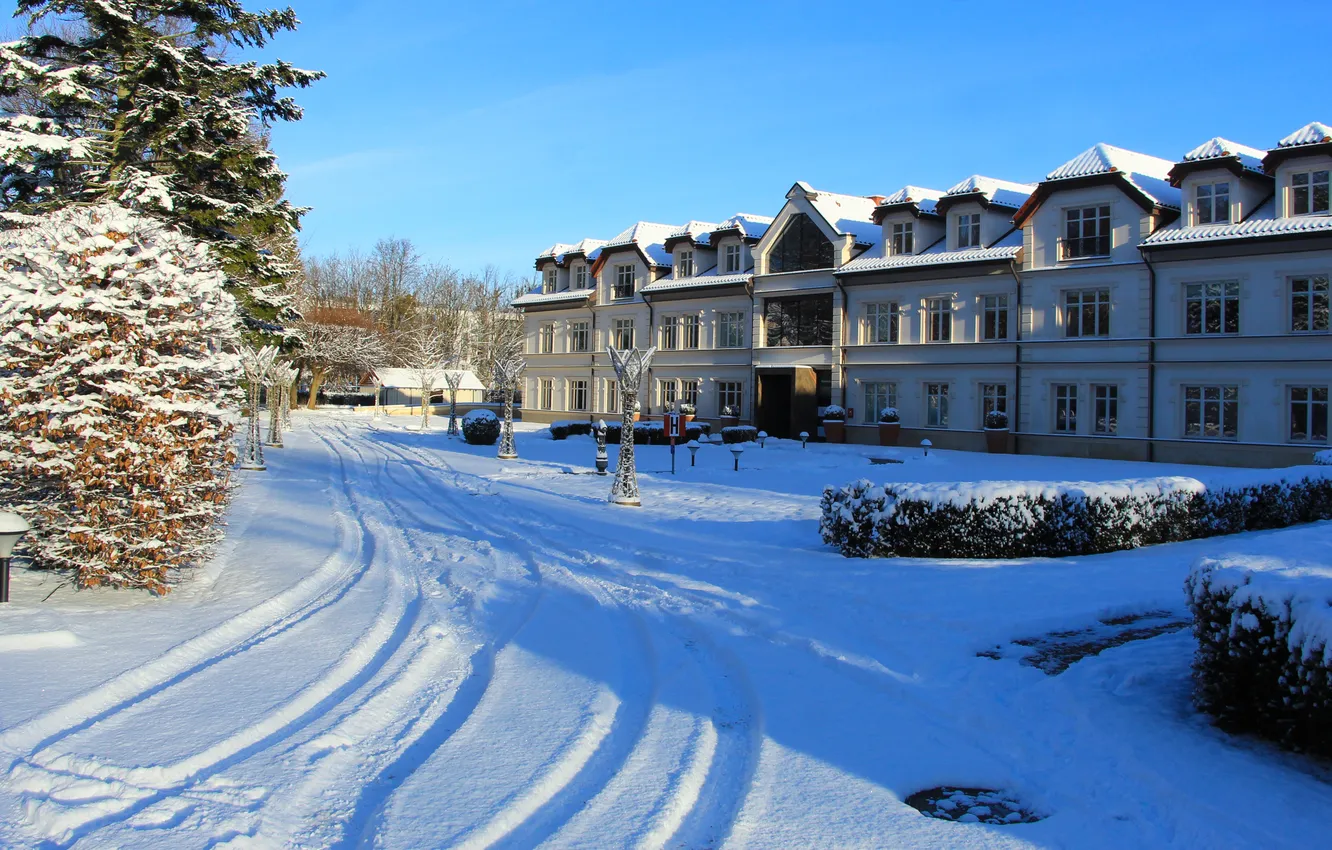 Фото обои road, park, winter, snow, building