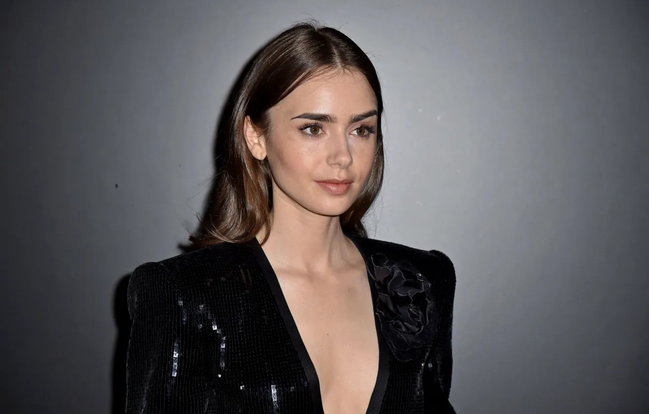 Фото обои взгляд, фон, модель, актриса, hair, Лили Коллинз, Lily Collins