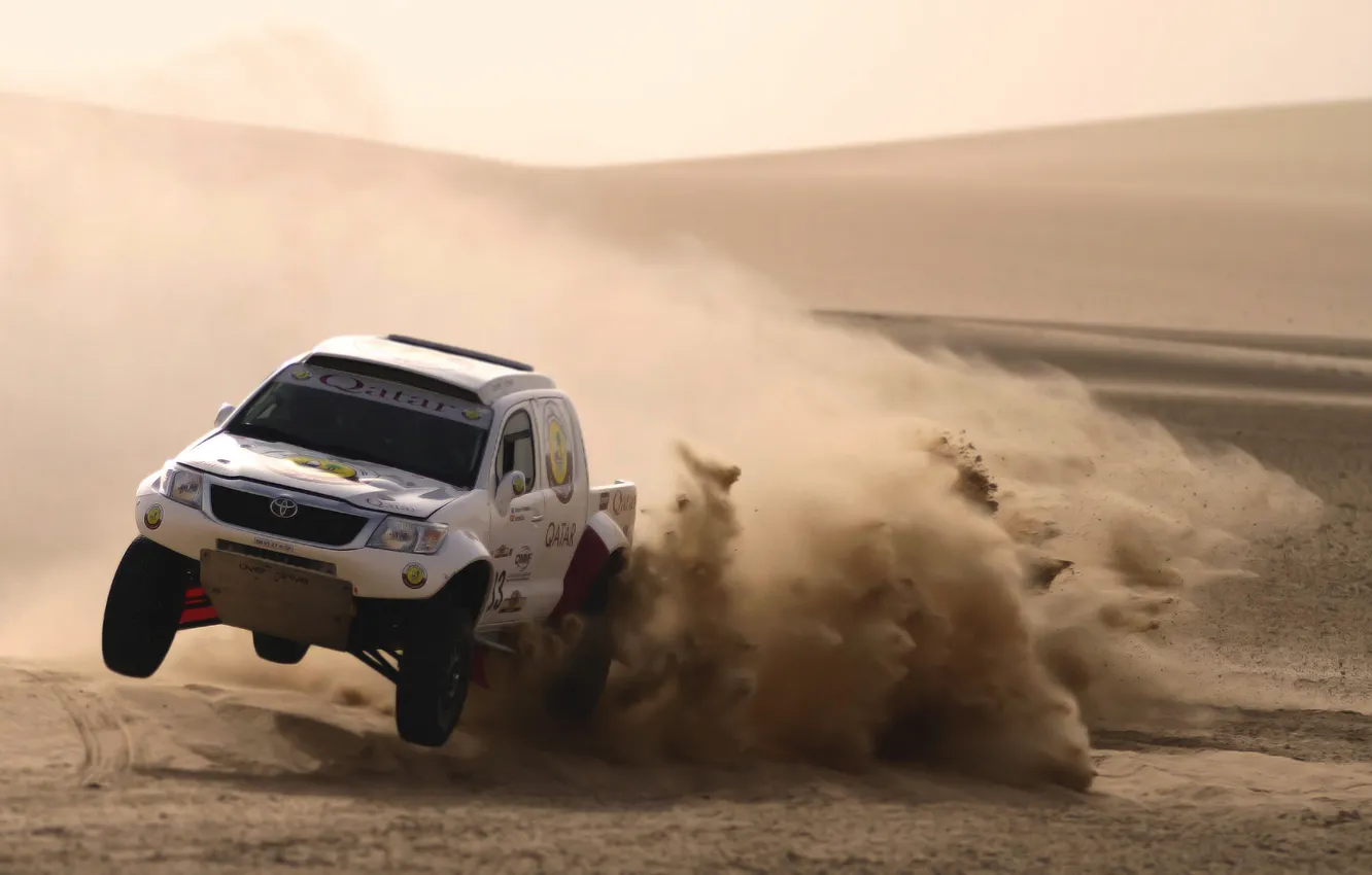 Фото обои песок, Пыль, Пустыня, Машина, Скорость, Гонка, Toyota, Rally