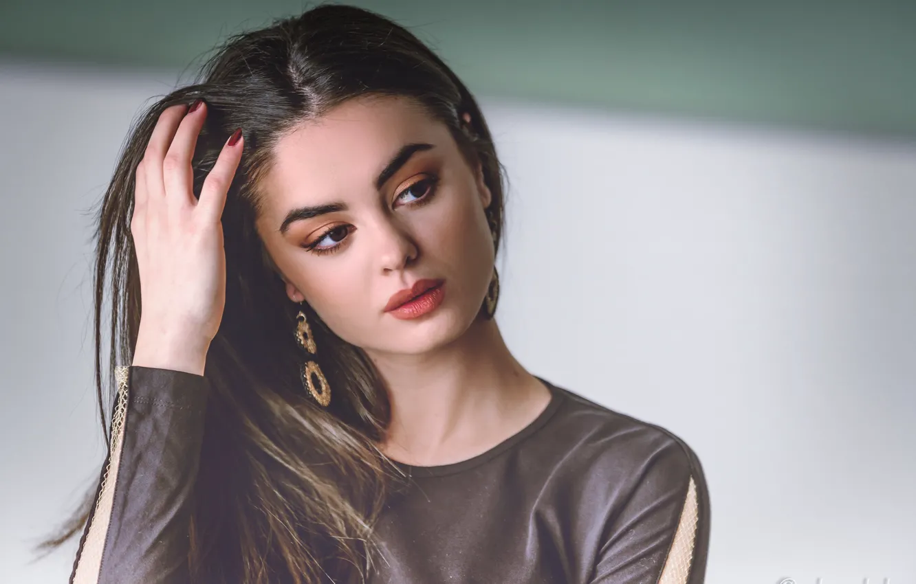 Фото обои девушка, фон, волосы, фотопортрет