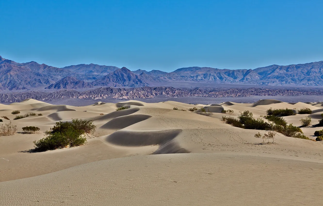 Фото обои песок, небо, горы, пустыня