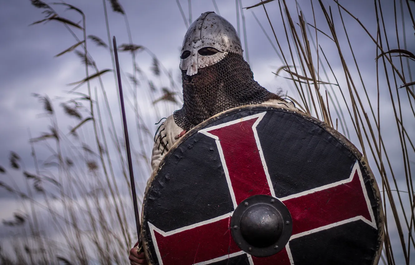Фото обои меч, воин, шлем, щит, кольчуга, викинг