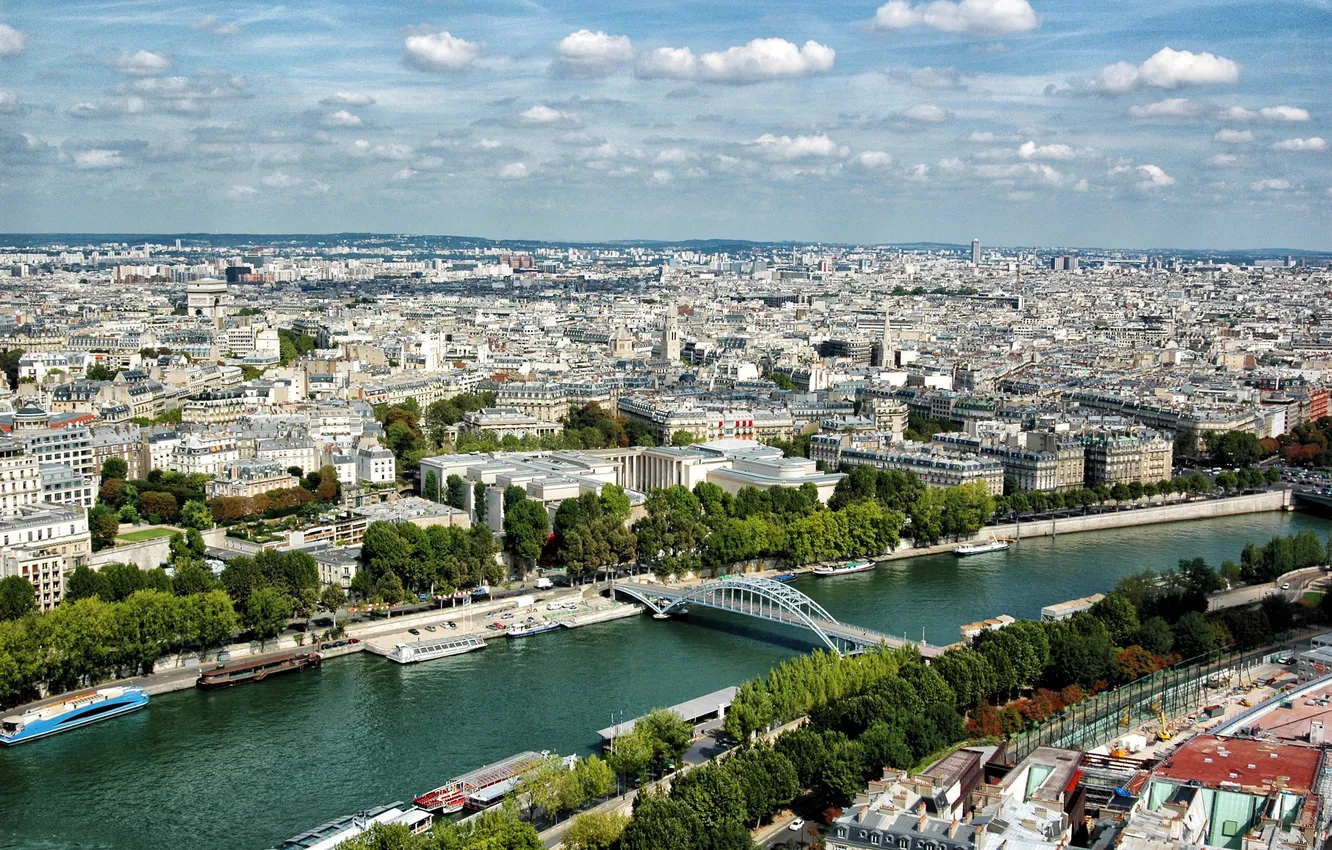Фото обои город, река, Франция, Париж, дома, мосты, теплоходы