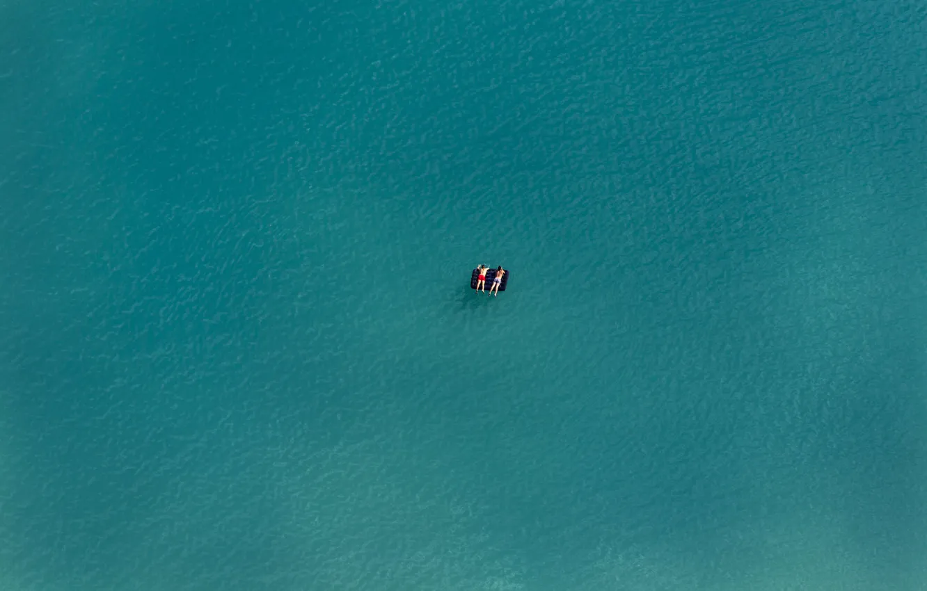 Фото обои lake, men, inflatable float