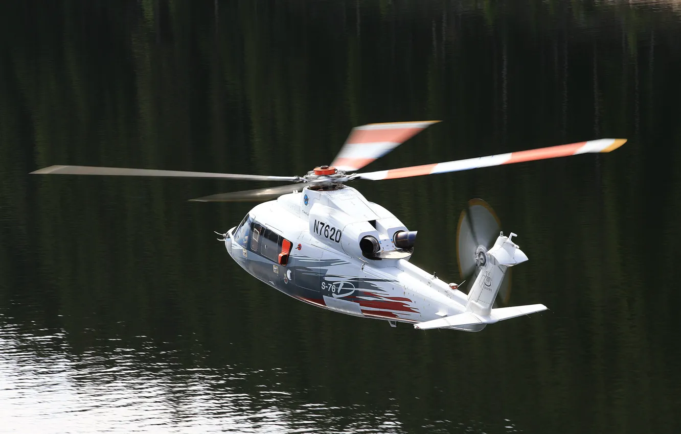 Фото обои вода, полет, гладь, вертолет, Sikorsky, S-76D