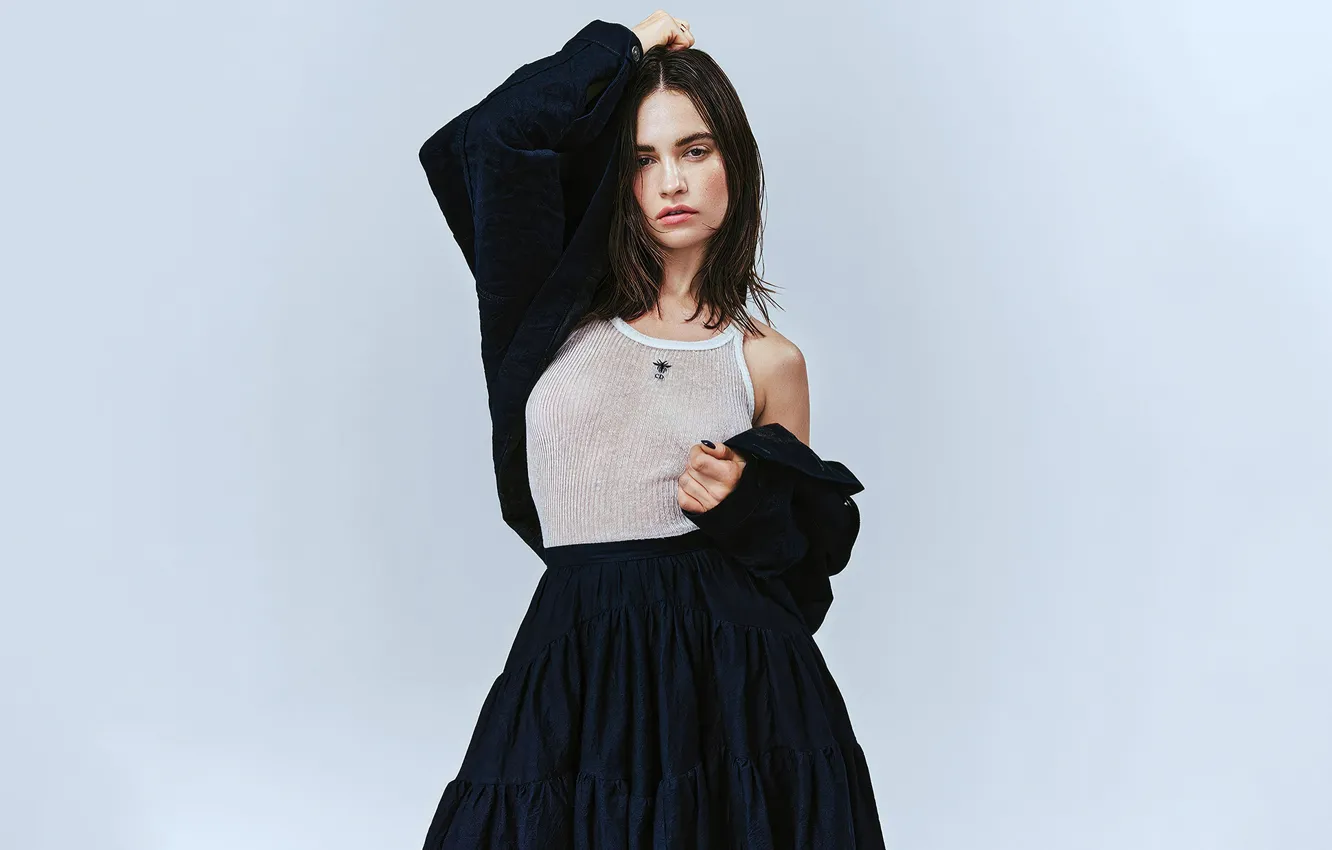 Фото обои взгляд, девушка, поза, фото, юбка, актриса, красивая, Lily James