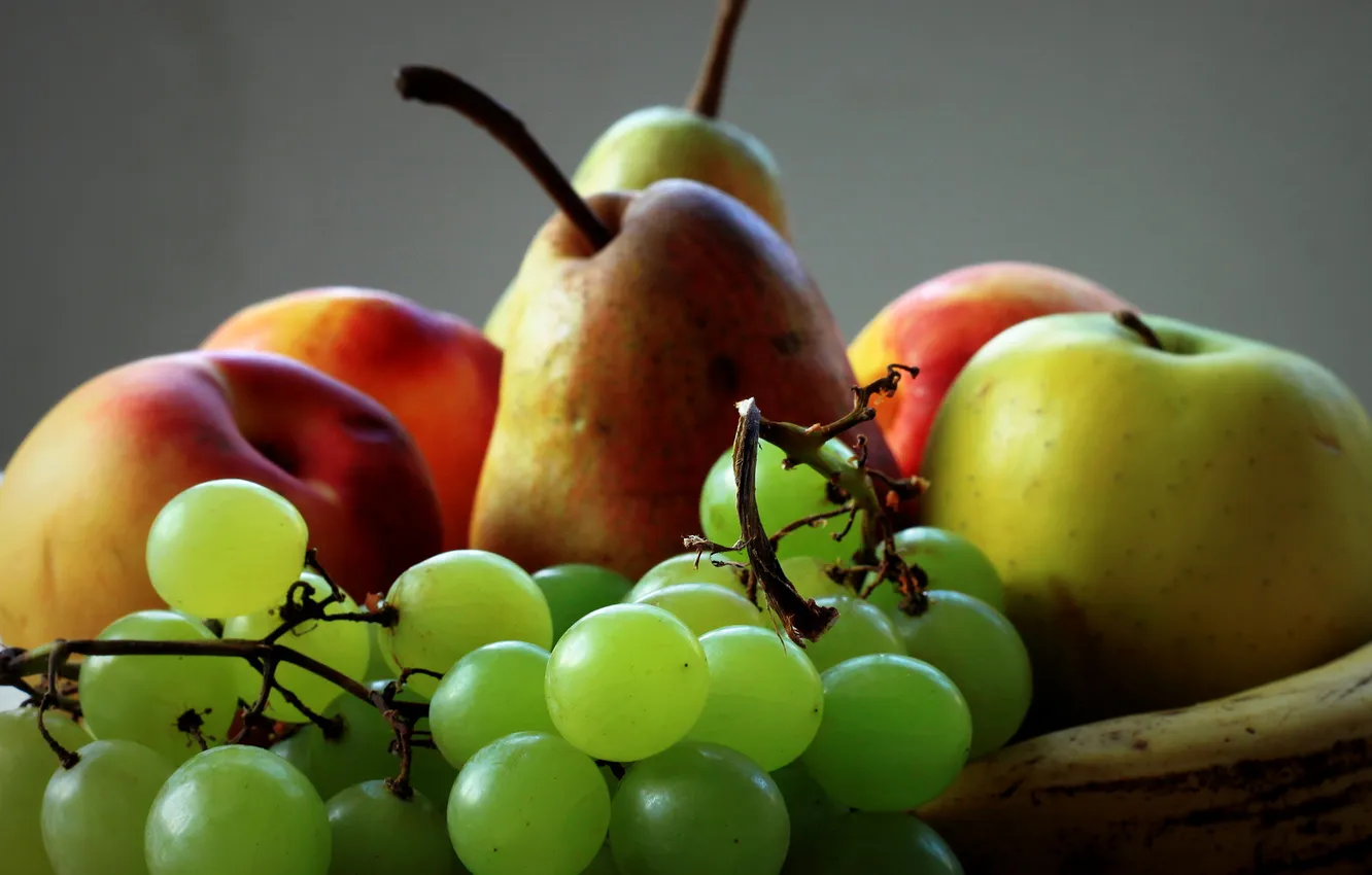 Фото обои ягоды, яблоко, виноград, груша, фрукты, натюрморт