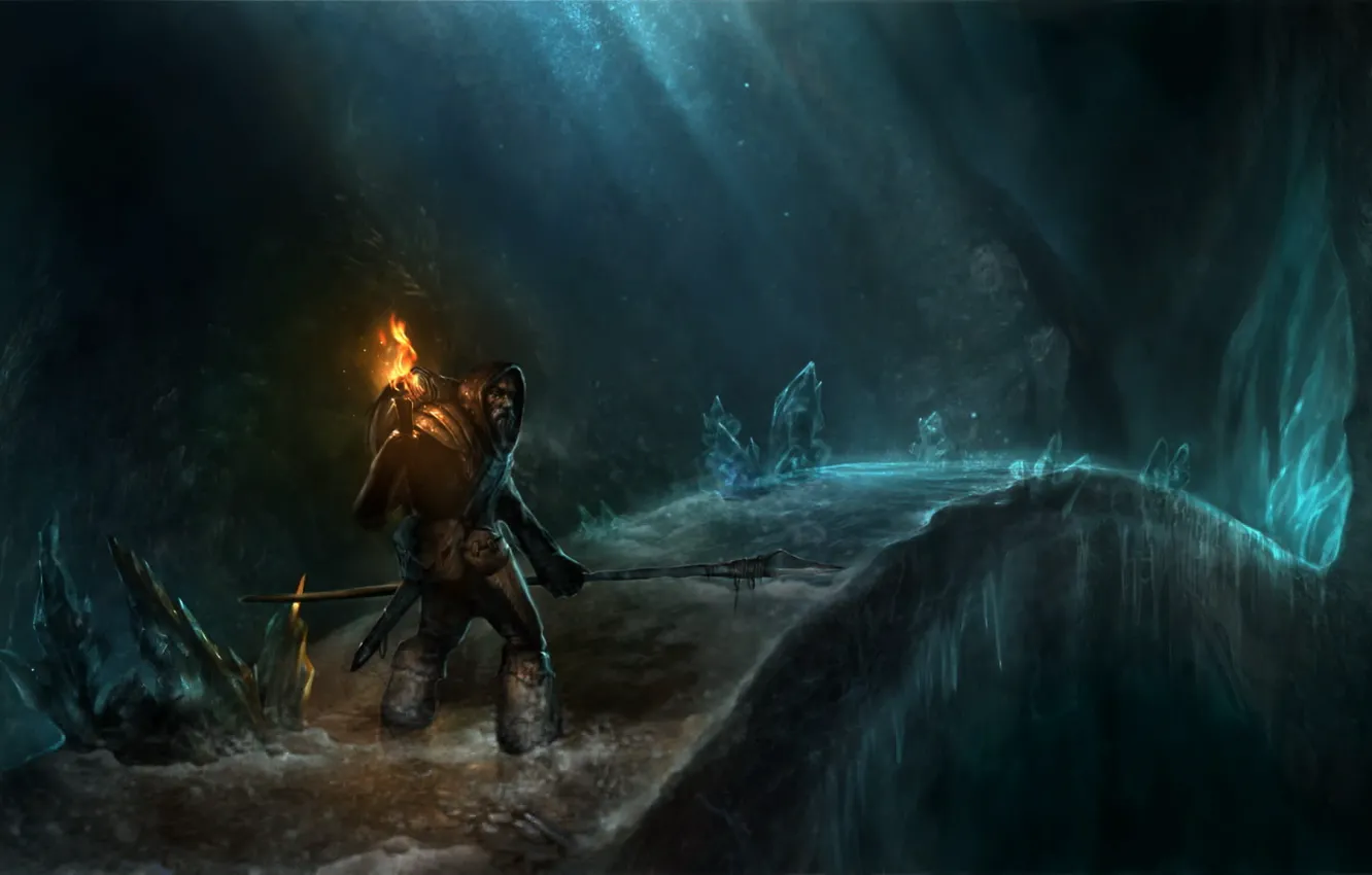 Фото обои лед, мост, человек, капюшон, факел, копье, пещера, борода