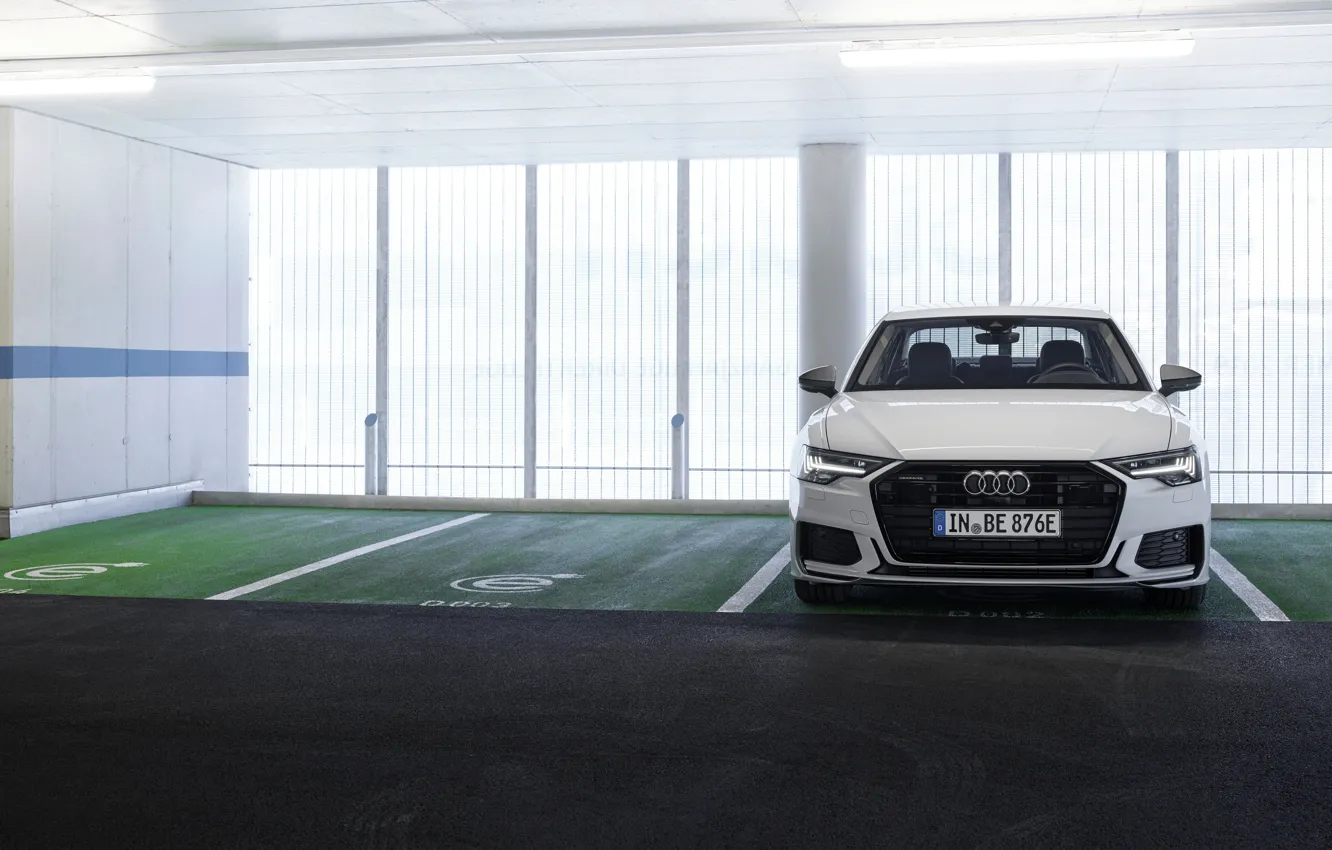 Фото обои белый, Audi, седан, вид спереди, гибрид, Audi A6, четырёхдверный, 2020