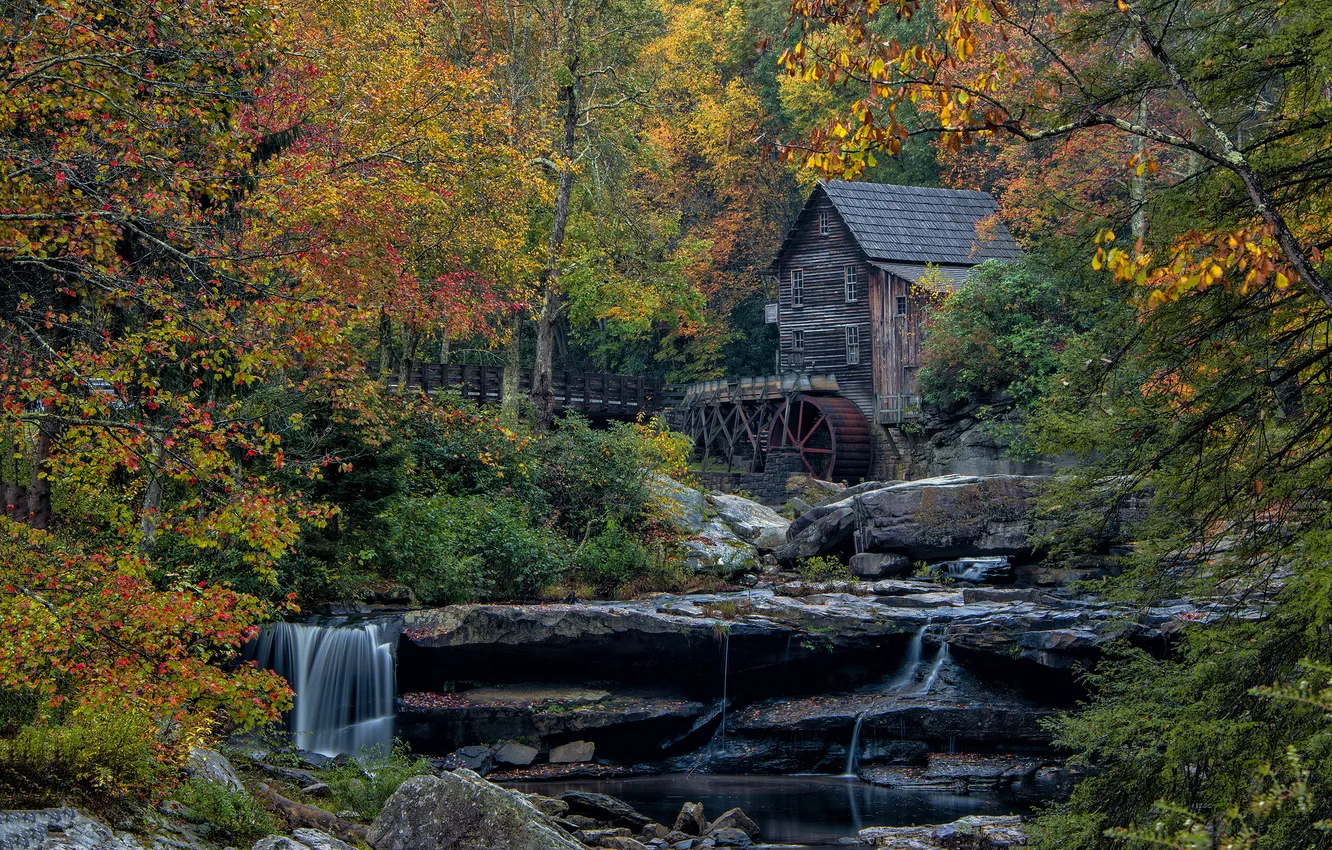 Фото обои осень, лес, деревья, дом, ручей, скалы, колесо, водяная мельница