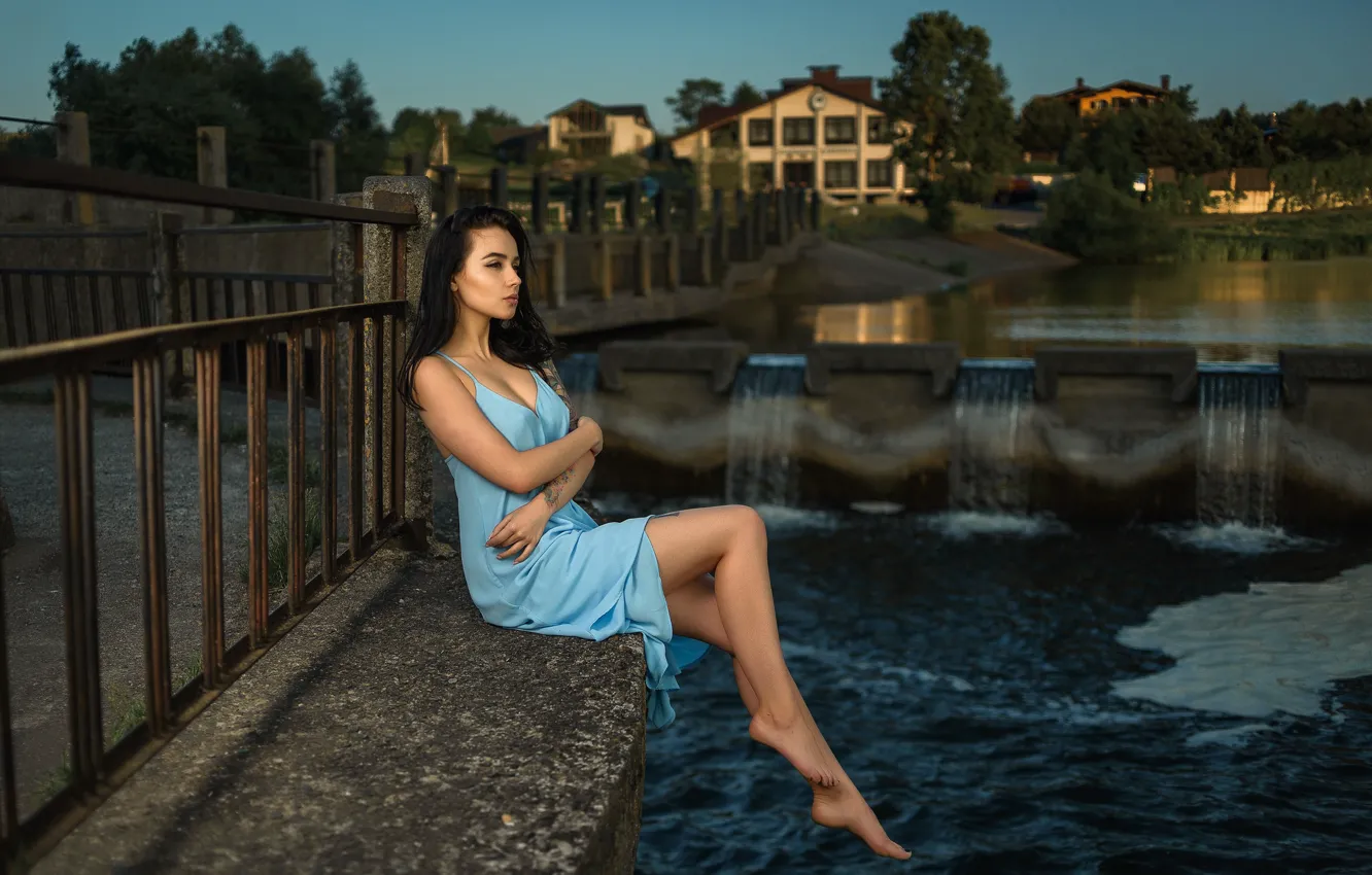 Фото обои взгляд, вода, девушка, поза, дом, брюнетка, красотка, Dmitry Medved