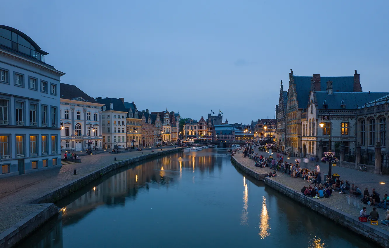 Фото обои небо, мост, люди, дома, вечер, канал, Бельгия, набережная