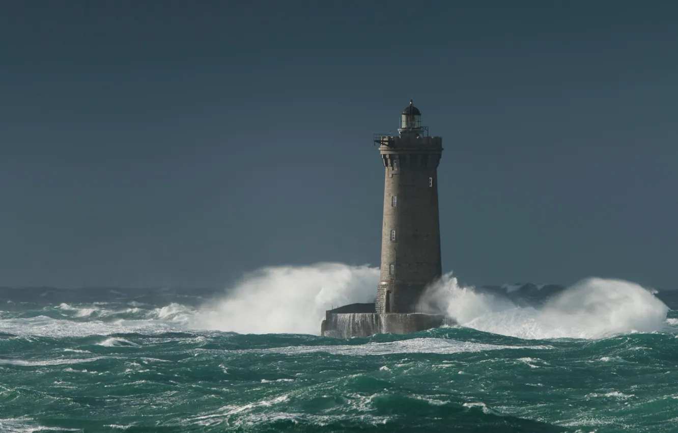Фото обои море, брызги, шторм, маяк, башня