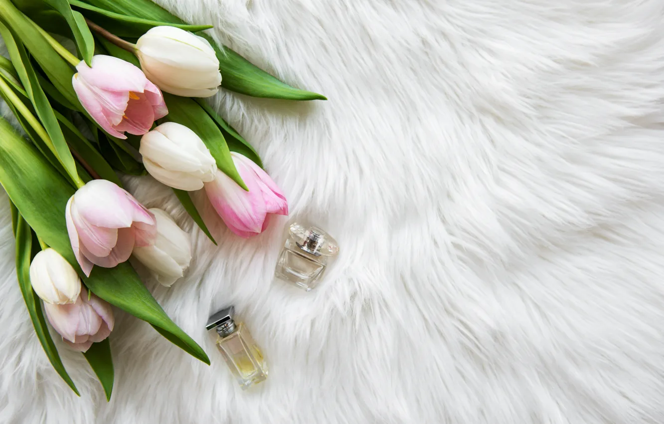 Фото обои духи, тюльпаны, мех, флаконы, Olena Rudo
