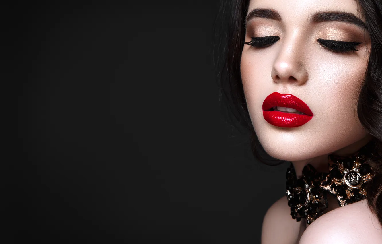 Фото обои dark, girl, black, fashion, eyes, model, glamour, beauty