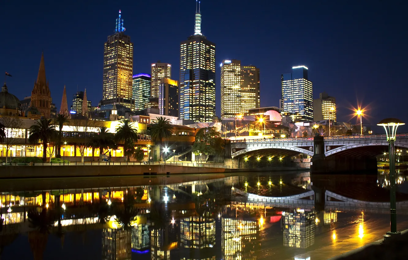 Фото обои ночь, мост, город, огни, река, пальмы, небоскребы, Мельбурн