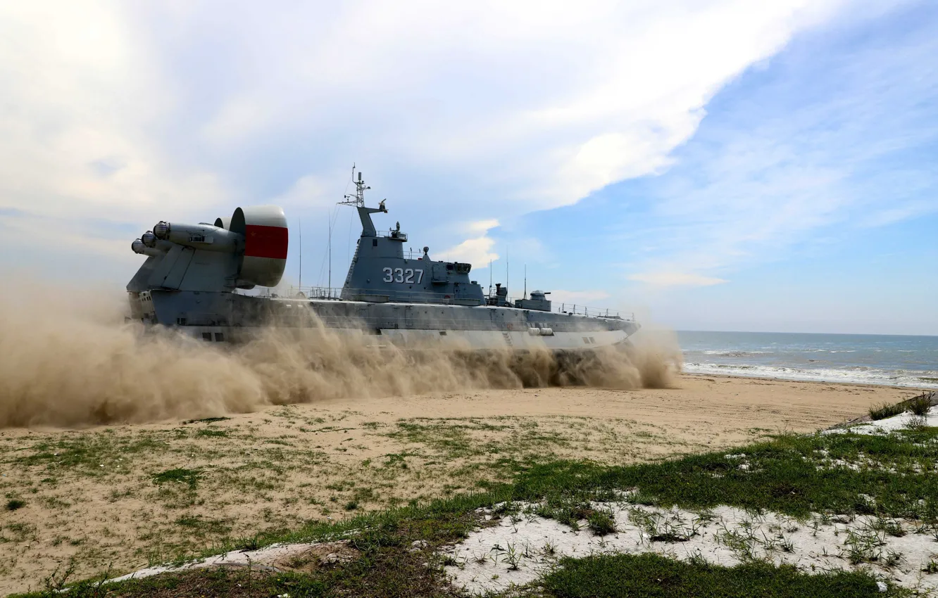 Фото обои Пляж, Пыль, Малый десантный корабль на воздушной подушке, ВМС КНР, МДКВП «Зубр», Проект 958 «Бизон», …