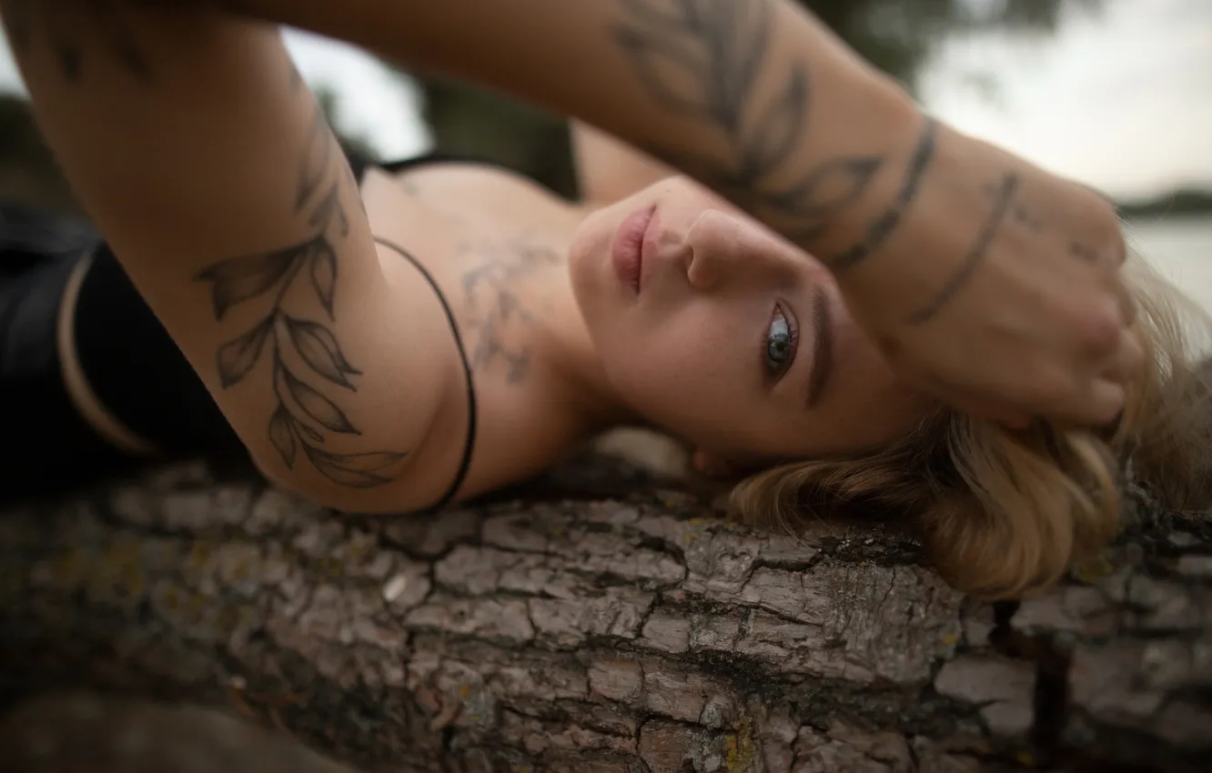 Фото обои девушка, sky, trees, nature, clouds, model, tattoo, blonde