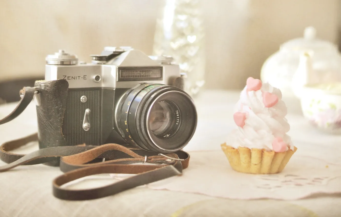 Фото обои фотоаппарат, сердечки, пирожное, крем, зенит